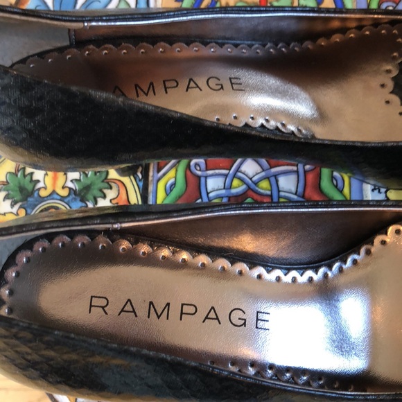 Rampage black snake print pointy toe pumps - Picture 6 of 8